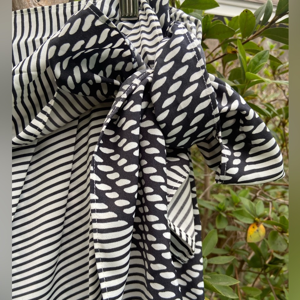 Banana Republic Black and White Wrap-Style Skirt - Picture 8 of 13